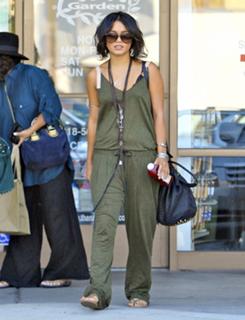 Vanessa Hudgens feet photo thumbnail