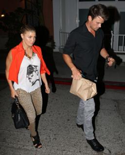 Fergie feet photo thumbnail