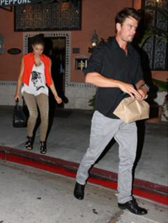 Fergie feet photo thumbnail