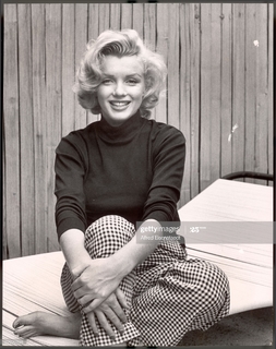 Marilyn Monroe feet photo thumbnail