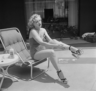 Marilyn Monroe feet photo thumbnail