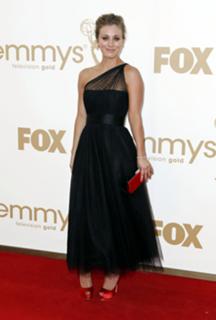 Kaley Cuoco feet photo thumbnail
