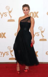 Kaley Cuoco feet photo thumbnail
