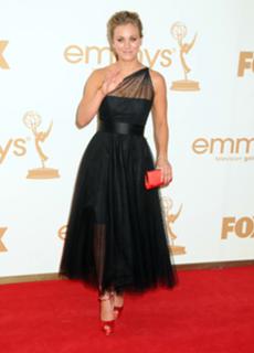 Kaley Cuoco feet photo thumbnail