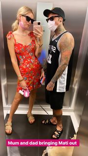 Chiara Ferragni feet photo thumbnail