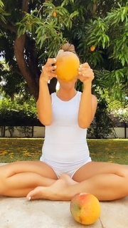 Kino MacGregor feet photo thumbnail