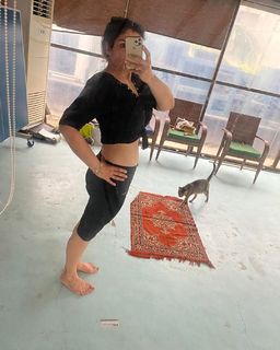 Raveena Tandon feet photo thumbnail