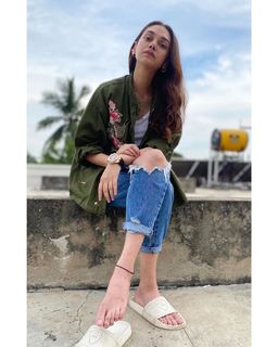 Aditi Rao Hydari feet photo thumbnail