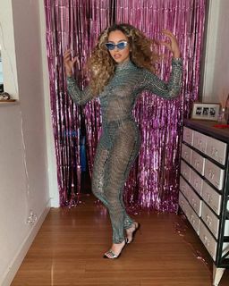 Jade Thirlwall feet photo thumbnail