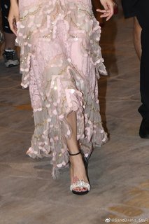 Angelababy feet photo thumbnail