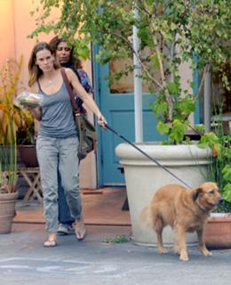 Hilary Swank feet photo thumbnail
