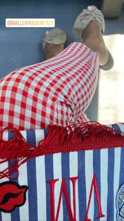 Veronica Maya feet photo thumbnail