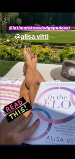 Brooke Burke feet photo thumbnail