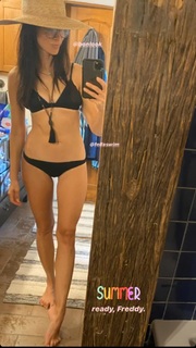 Abigail Spencer feet photo thumbnail