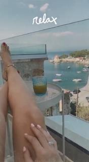 Athina Oikonomakou feet photo thumbnail