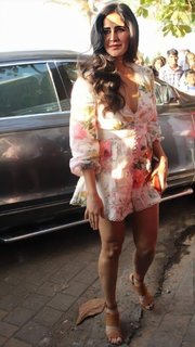 Katrina Kaif feet photo thumbnail