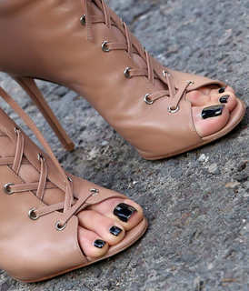 Jelena Karleusa feet photo thumbnail