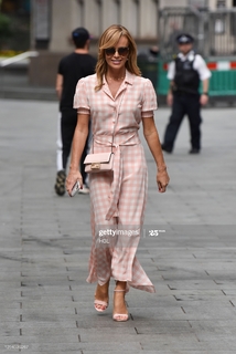 Amanda Holden feet photo thumbnail