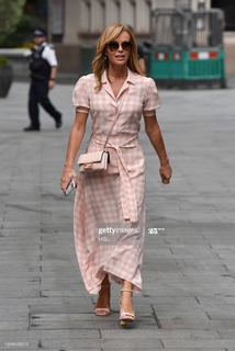 Amanda Holden feet photo thumbnail
