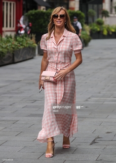 Amanda Holden feet photo thumbnail