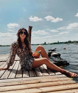 Klaudia Halejcio feet photo thumbnail