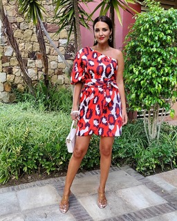 Paula Echevarría feet photo thumbnail