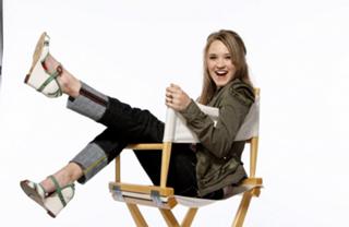 Emily Osment feet photo thumbnail