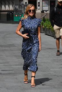 Amanda Holden feet photo thumbnail
