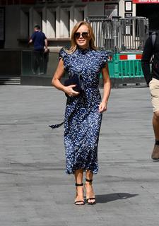 Amanda Holden feet photo thumbnail