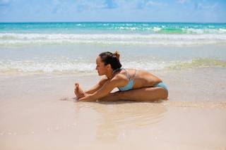 Kino MacGregor feet photo thumbnail