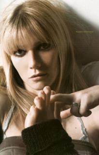 Gwyneth Paltrow feet photo thumbnail