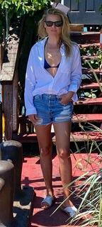 Ali Larter feet photo thumbnail