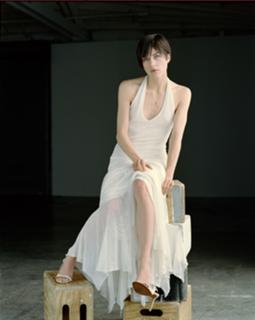 Selma Blair feet photo thumbnail