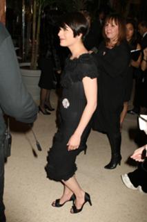 Selma Blair feet photo thumbnail