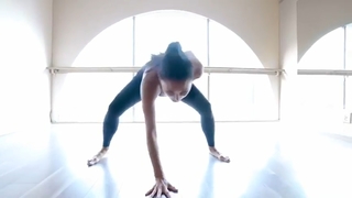 Nicole Scherzinger feet photo thumbnail