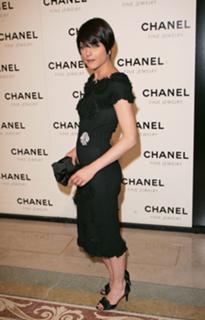 Selma Blair feet photo thumbnail