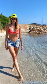 Melissa Satta feet photo thumbnail