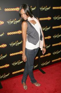 Zoe Saldana feet photo thumbnail