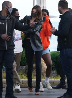 Kendall Jenner feet photo thumbnail