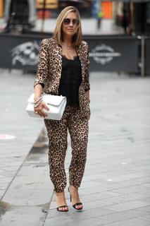 Myleene Klass feet photo thumbnail