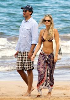 Molly Sims feet photo thumbnail
