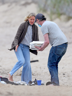 Naomi Watts feet photo thumbnail