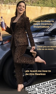 Sophia Bush feet photo thumbnail