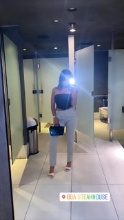 Addison Rae feet photo thumbnail