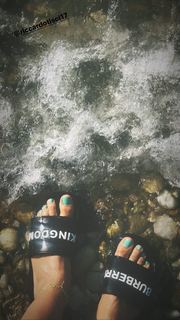 Irina Shayk feet photo thumbnail