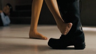 Holly Valance feet photo 4