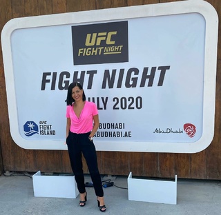 Megan Olivi feet photo thumbnail