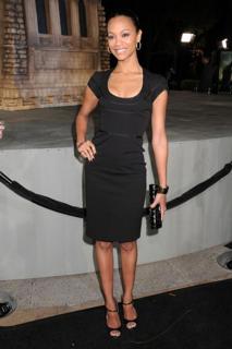 Zoe Saldana feet photo thumbnail