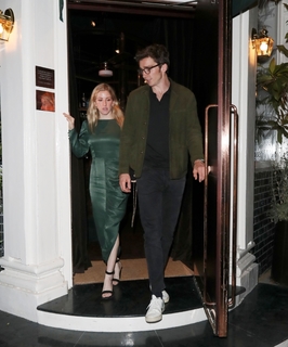 Ellie Goulding feet photo thumbnail