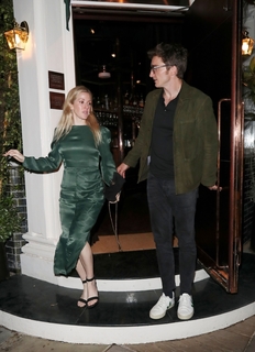 Ellie Goulding feet photo thumbnail